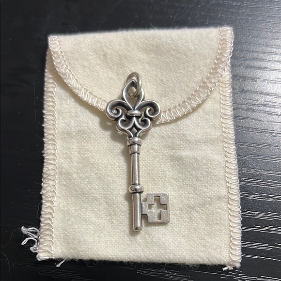 Retired James Avery 925 Silver Key of St Mary Pendant on James Avery Chain - Picture 3 of 11